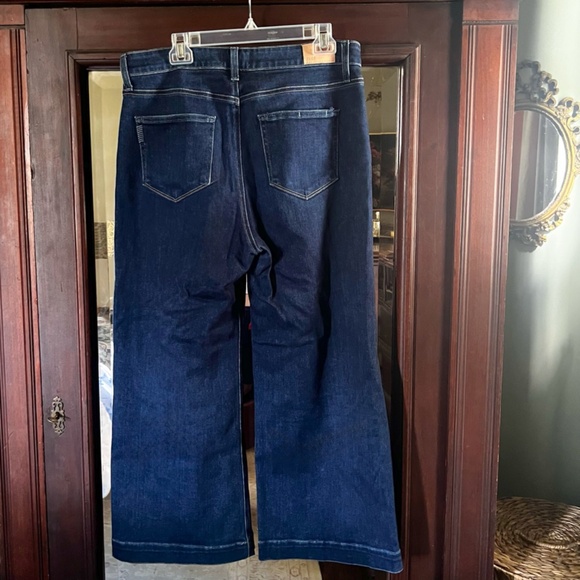 PAIGE Anessa High-Rise Crop Wide-Leg Jeans - Picture 2 of 4